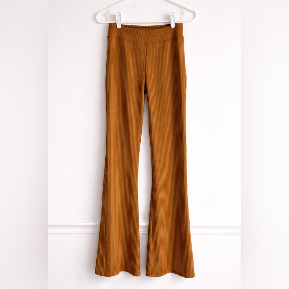Good American Rib Seamless Flare Stripe Pants  Bronze/Brown. size 1/2